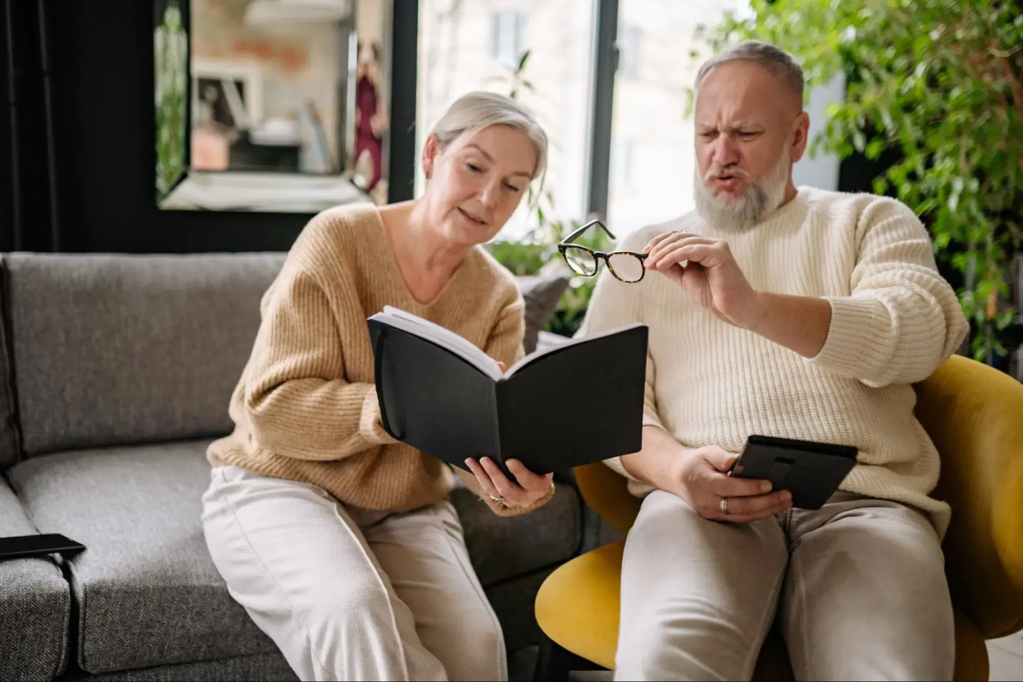 A couple researching the alternative Medicare Advantage Plans.